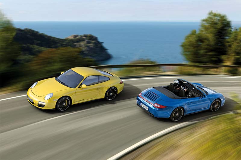 Porsche 911 Carrera 4 GTS Coupé und Cabrio width=