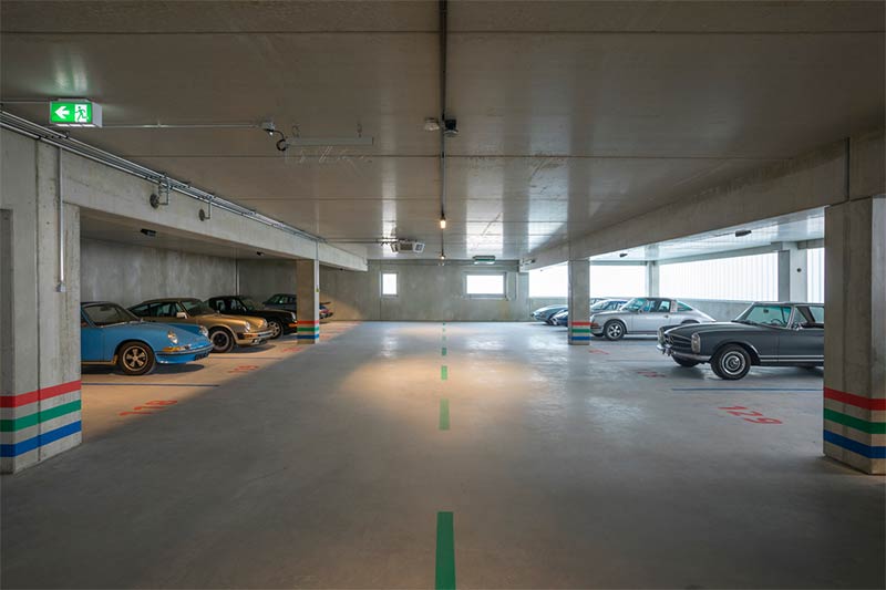 Ein Parkhaus für klassische Automobile im Frankfurter Osten