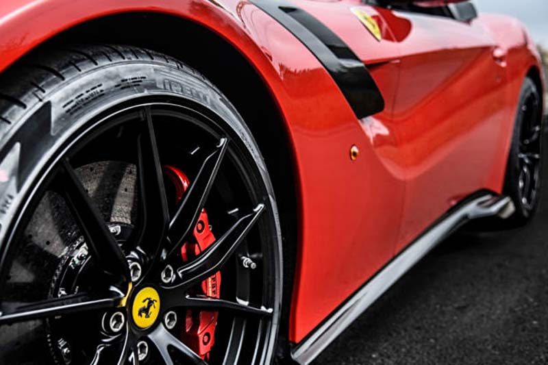 Ferrari F12 TDF rosso corsa neuwertig Gebrauchtwagen kaufen